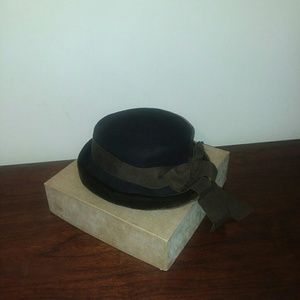 Antique ladies hat and box